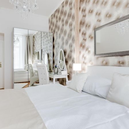 Luxury Riverside Apartments In The Center Of Praga Zewnętrze zdjęcie