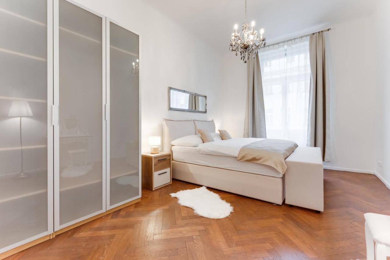 Luxury Riverside Apartments In The Center Of Praga Zewnętrze zdjęcie