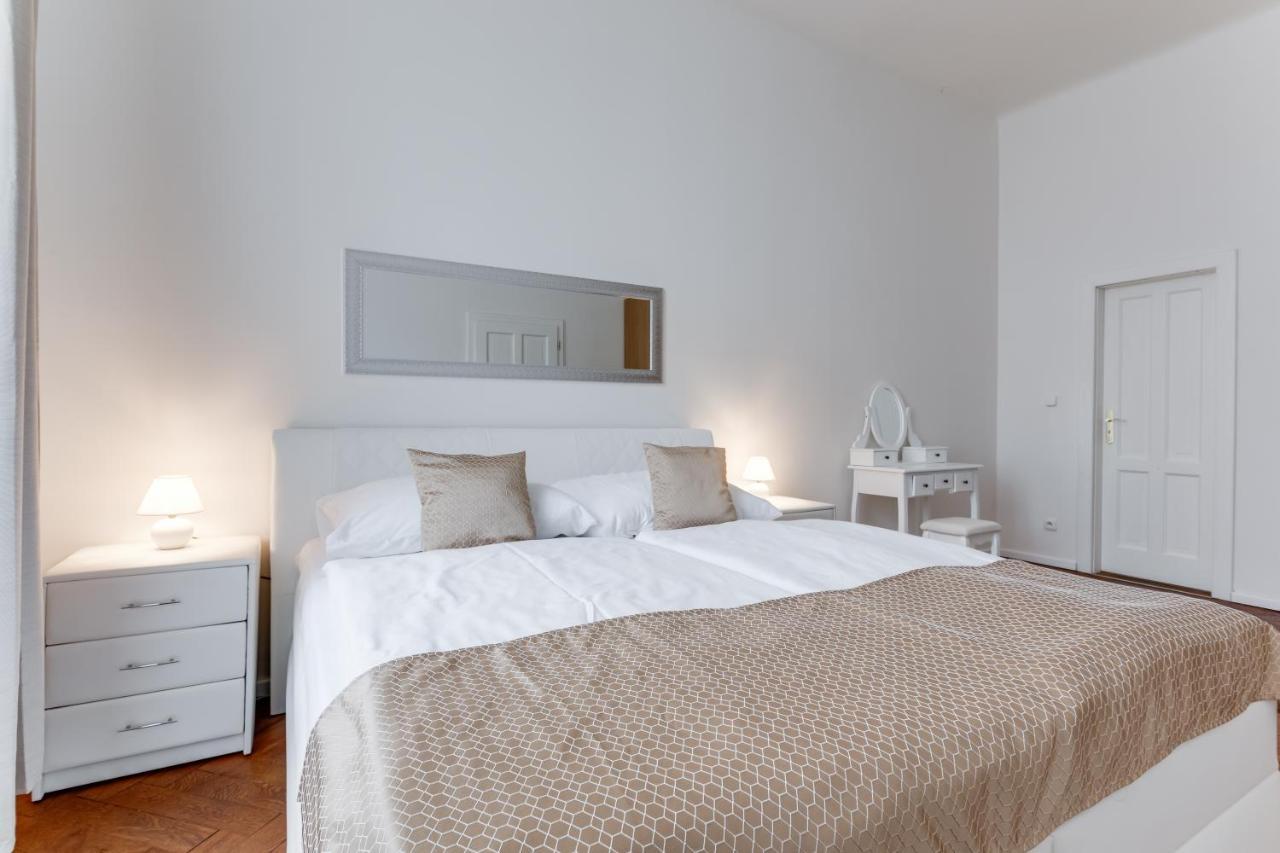 Luxury Riverside Apartments In The Center Of Praga Zewnętrze zdjęcie