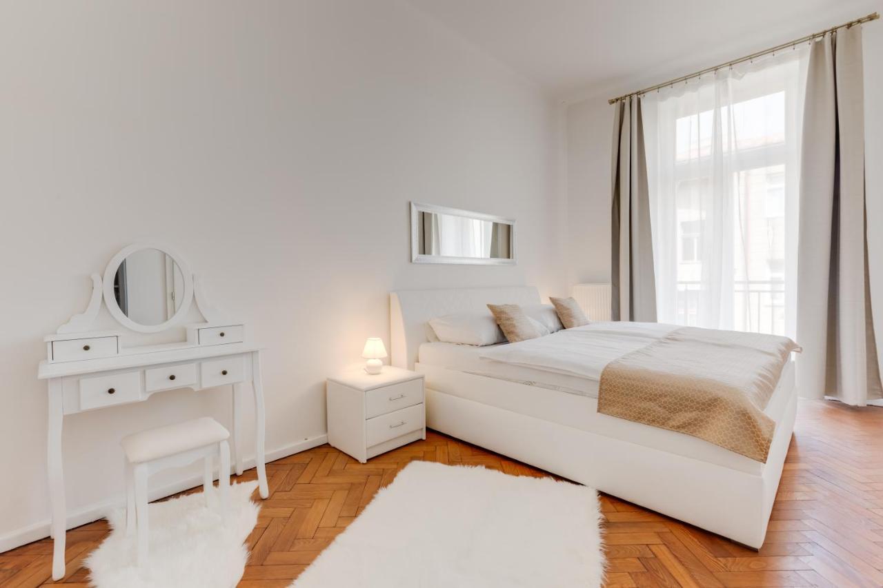 Luxury Riverside Apartments In The Center Of Praga Zewnętrze zdjęcie