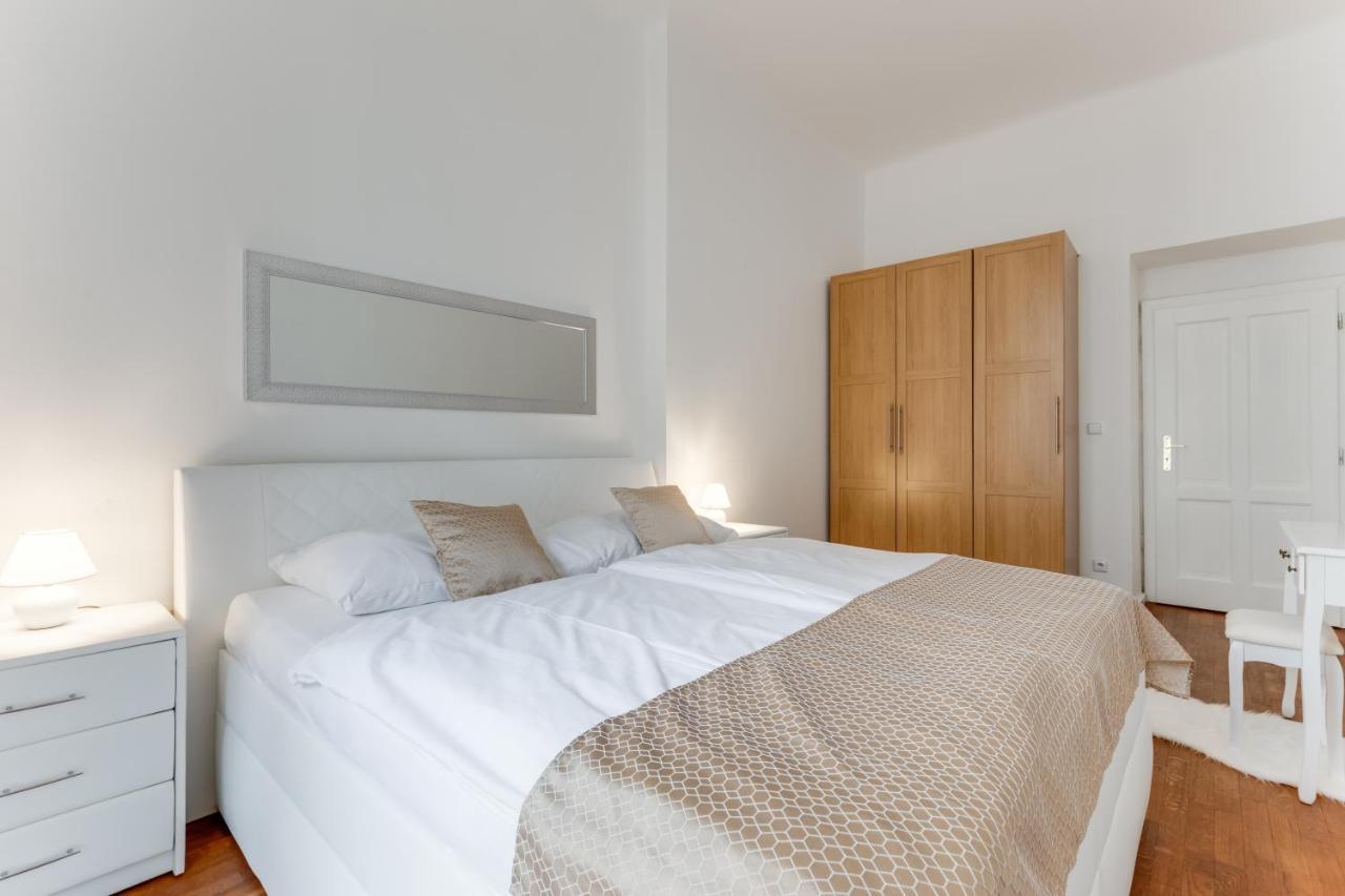 Luxury Riverside Apartments In The Center Of Praga Zewnętrze zdjęcie