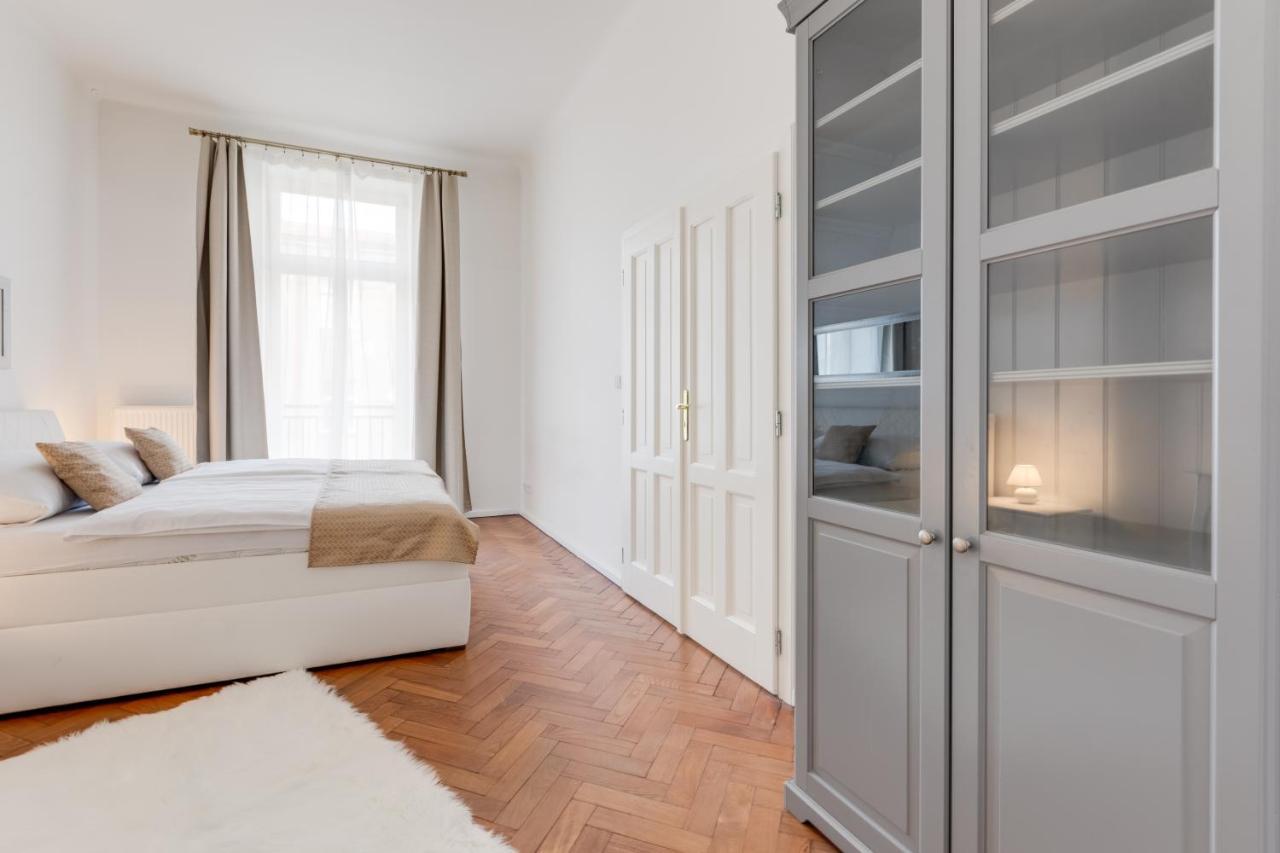Luxury Riverside Apartments In The Center Of Praga Zewnętrze zdjęcie
