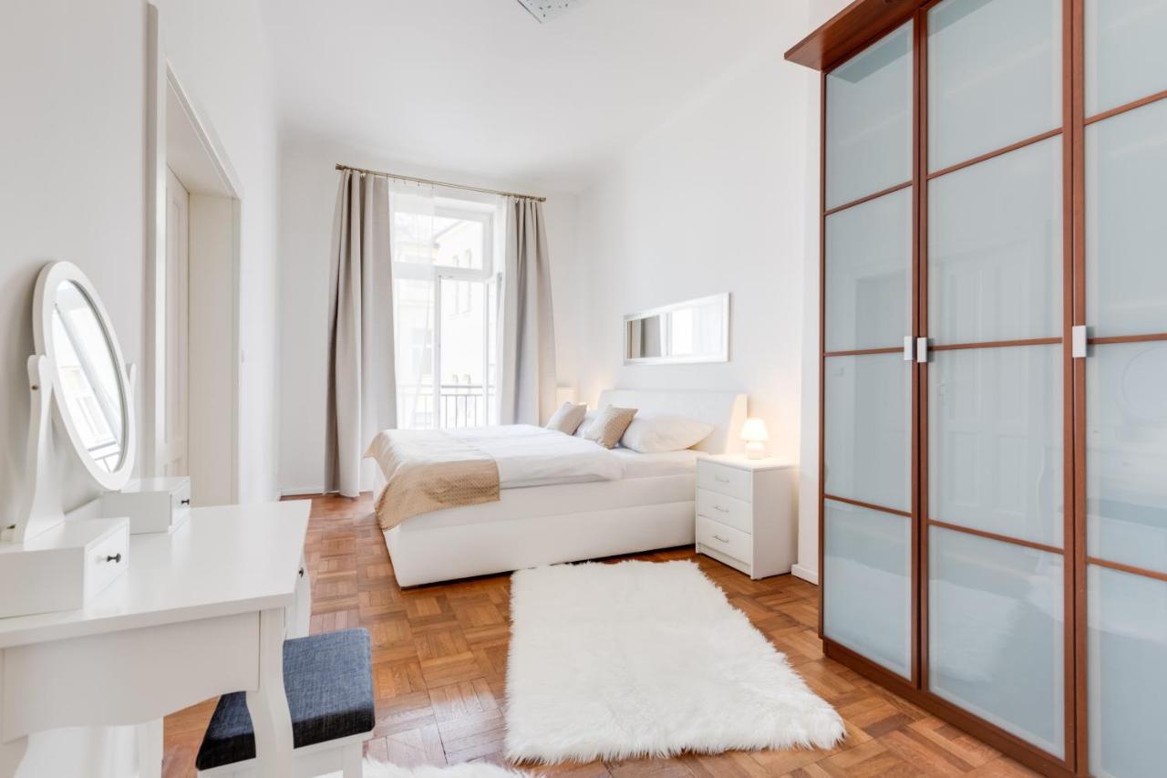Luxury Riverside Apartments In The Center Of Praga Zewnętrze zdjęcie