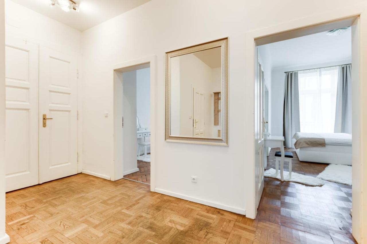 Luxury Riverside Apartments In The Center Of Praga Zewnętrze zdjęcie