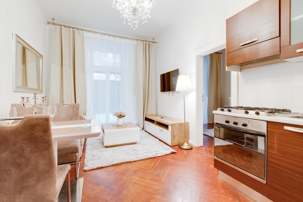 Luxury Riverside Apartments In The Center Of Praga Zewnętrze zdjęcie
