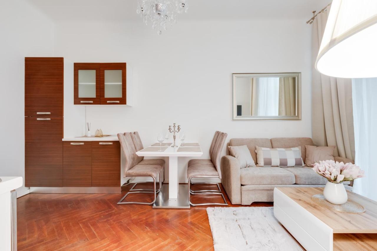 Luxury Riverside Apartments In The Center Of Praga Zewnętrze zdjęcie