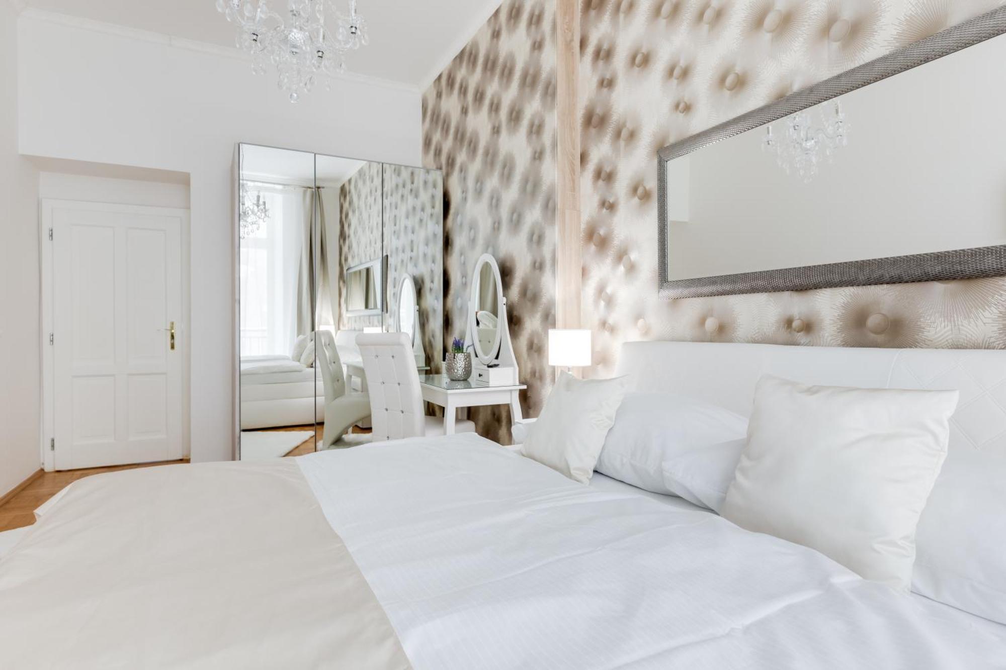 Luxury Riverside Apartments In The Center Of Praga Zewnętrze zdjęcie